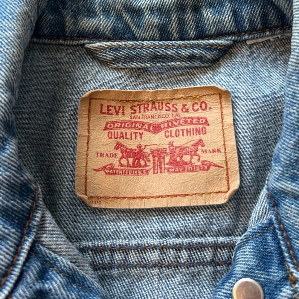 Levi Strauss & Co Denim Trucker Jacket Medium Wash Blue 0661